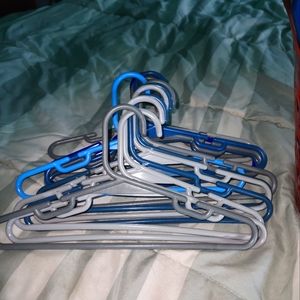 Infant/toddler clothes hangers